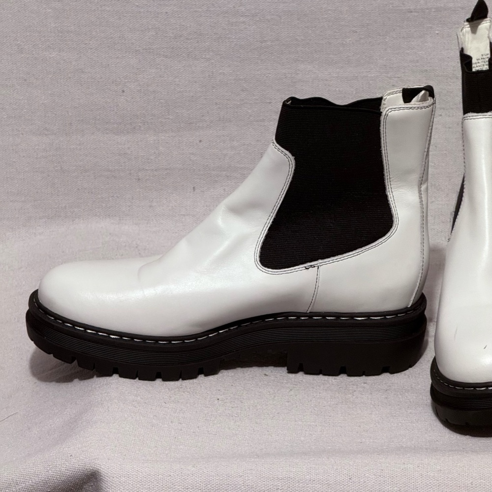 Marc Fisher LTD Bermuda Lug Sole Chelsea Boot - size 9.5 - Picture 3 of 10